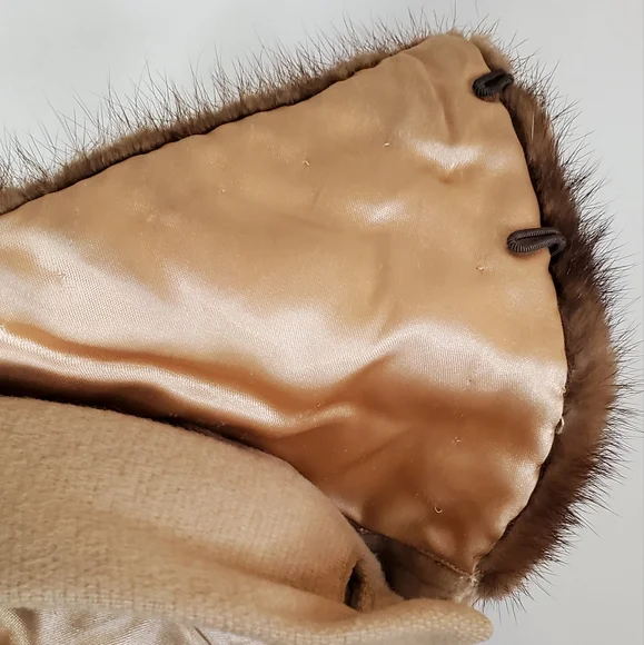 Vintage 60s Midcentury Classic Cream Feminine Button Coat with Brown Fur Collar - Picture 14 of 16